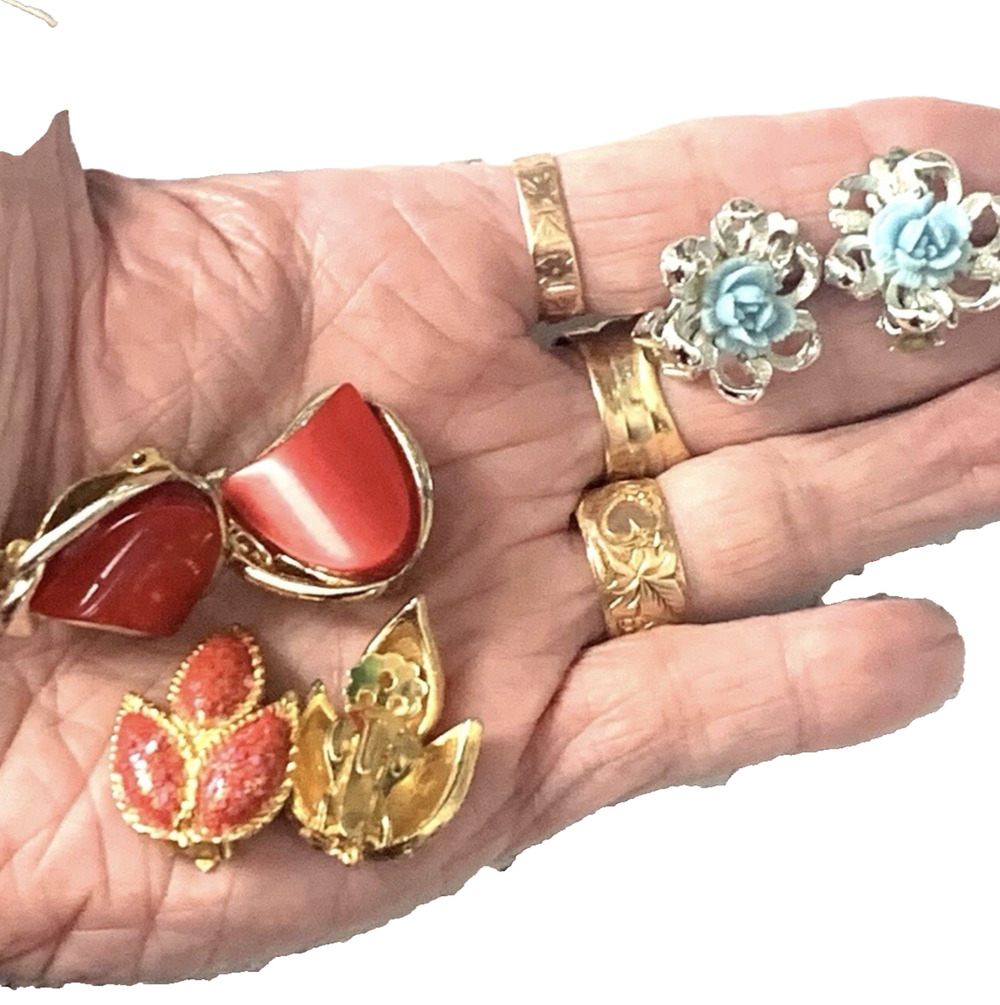 Vintage Clip On Earrings Lot of 3 Thermoset Confetti Lucite Ceramic Rose MCM